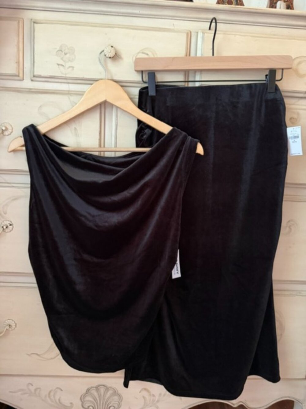 NWT Old Navy Black Stretchy Velour 2 Piece Skirt & Top Set- size medium